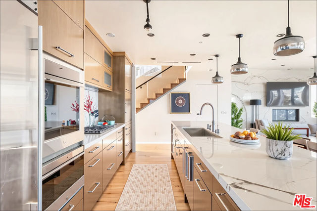 1610 Viewmont Drive, Los Angeles CA: https://media.crmls.org/mediaz/c95730b9-8423-4cd3-9243-7f5f7539688b.jpg