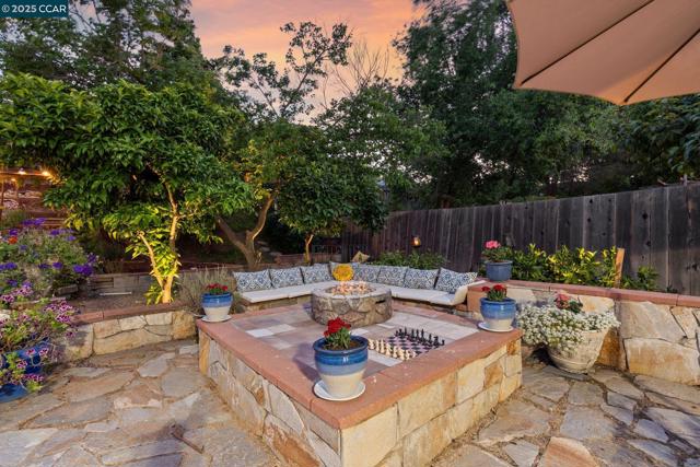 4218 Cobblestone Dr, Concord CA: https://media.crmls.org/mediaz/c957a4c8-182c-4030-8841-df02df84cbaa.jpg