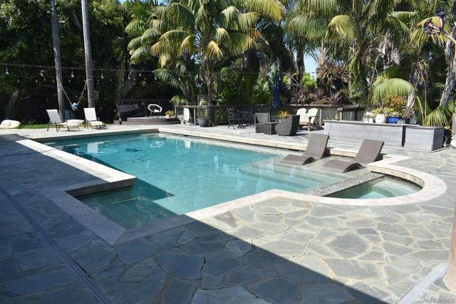 1153 Crest Dr, Encinitas CA: https://media.crmls.org/mediaz/c9582c96-ace1-4891-8dc4-a54beb8d3c25.jpg