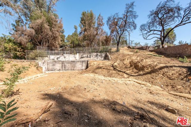 2344 Laguna Circle Drive, Agoura CA: https://media.crmls.org/mediaz/c958bf20-d817-4a9e-9a37-cf679713809a.jpg