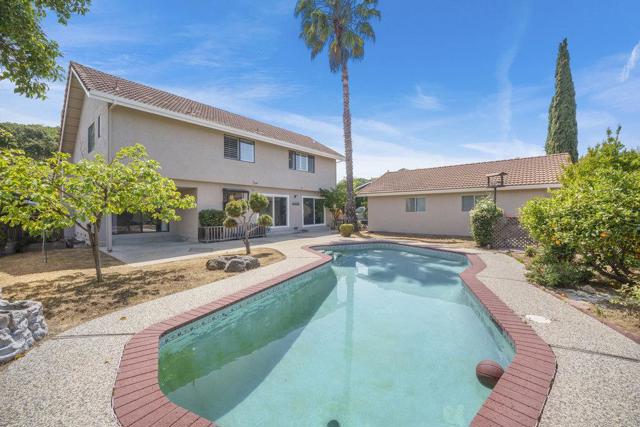 1711 Mantelli Drive, Gilroy CA: https://media.crmls.org/mediaz/c959072e-cba9-4ee7-812e-0a17311e4fb2.jpg