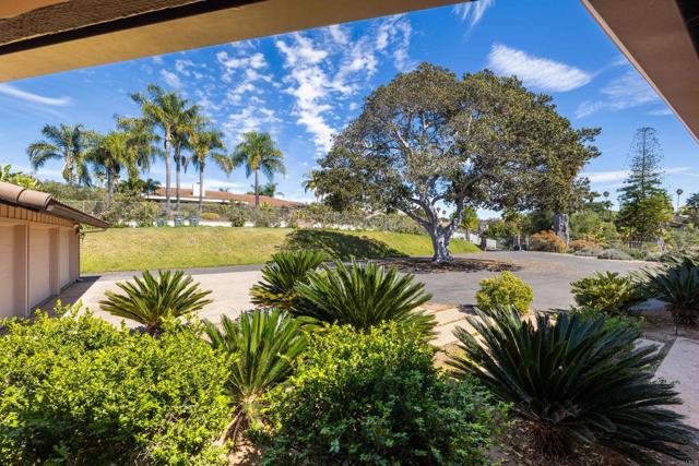 Detail Gallery Image 8 of 57 For 2717 Alexander Dr, Escondido,  CA 92029 - 4 Beds | 2/1 Baths