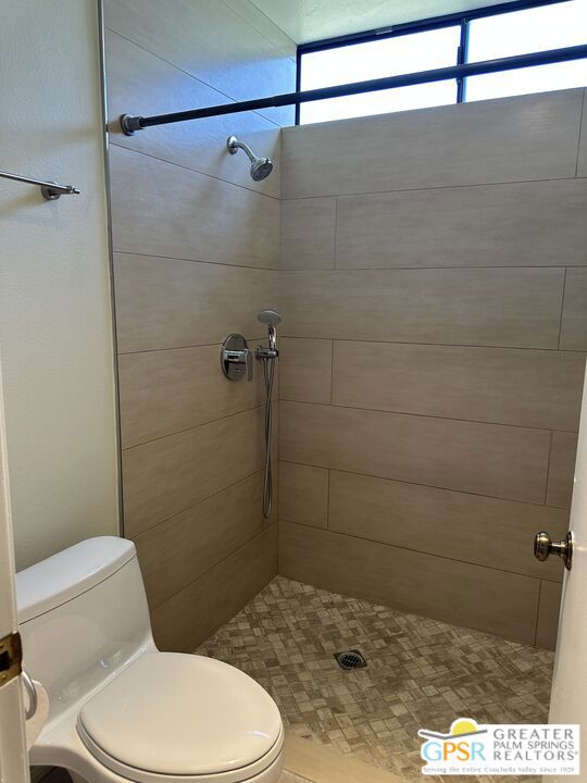867 N Calle De Pinos, Palm Springs CA: https://media.crmls.org/mediaz/c9597ea4-50d0-4c5e-aaca-8fff5070da5f.jpg