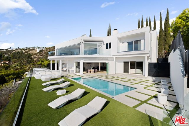 7868 Electra Drive, Los Angeles CA: https://media.crmls.org/mediaz/c959940f-d8b1-491d-9f97-394d54fb5fed.jpg