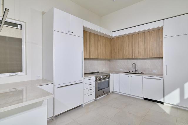 Detail Gallery Image 3 of 12 For 3903 Haines, San Diego,  CA 92109 - 5 Beds | 5 Baths