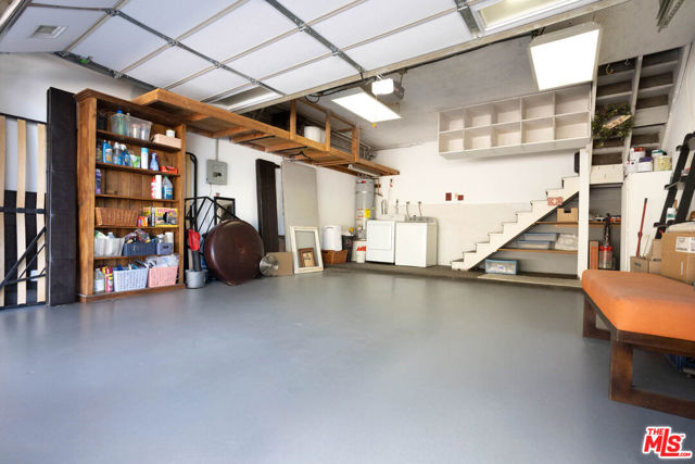 5920 Chula Vista Way, Los Angeles CA: https://media.crmls.org/mediaz/c95a10ed-2caf-4649-ab04-2226a8035a2e.jpg