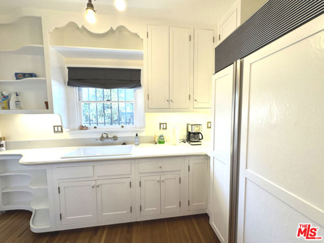 334 Belmont Avenue, Los Angeles CA: https://media.crmls.org/mediaz/c95a34d2-caf6-4aa3-bdab-d811d27a53db.jpg