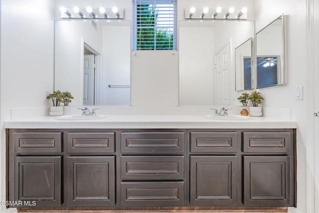 535 Winncastle Street, Simi Valley CA: https://media.crmls.org/mediaz/c95a7c5e-6eed-474d-9e9a-3ddeab170d14.jpg