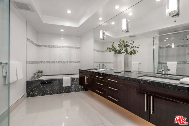 1318 S Roxbury Drive, Los Angeles CA: https://media.crmls.org/mediaz/c95a95c1-29ce-4005-8e73-14794e50d5f0.jpg