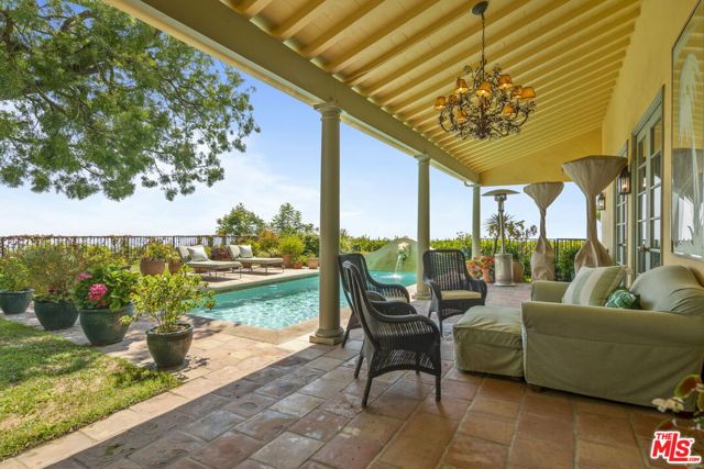 1634 Gilcrest Drive, Beverly Hills CA: https://media.crmls.org/mediaz/c95b6645-c9df-49a0-967e-da59ce962960.jpg