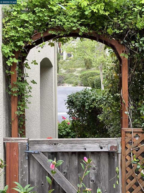772 Lakemont Pl, San Ramon CA: https://media.crmls.org/mediaz/c95c0cf2-51f7-4e2b-8535-90cf6c252230.jpg