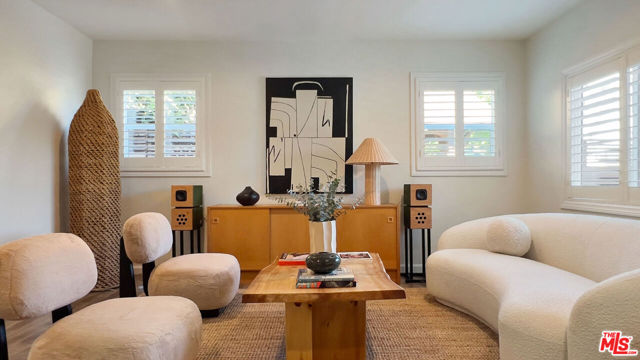 4427 S Wilton Place, Los Angeles CA: https://media.crmls.org/mediaz/c95c31de-bb67-475d-b2d2-568f671f1563.jpg