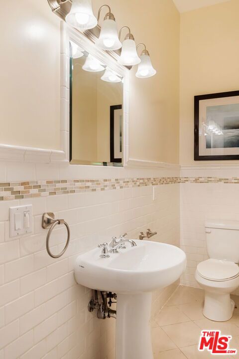 11925 Charnock Road, Los Angeles CA: https://media.crmls.org/mediaz/c95c4e34-c42b-47fc-a5e4-5b9996f6bcba.jpg
