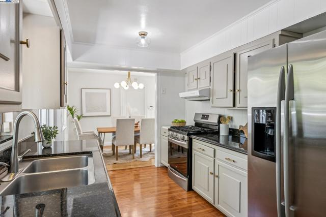 3296 Walnut Ln, Lafayette CA: https://media.crmls.org/mediaz/c95c5aad-e9ea-4c9e-85f6-c239bf71a78c.jpg