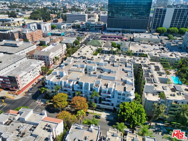 500 S Berendo Street, Los Angeles CA: https://media.crmls.org/mediaz/c95ce9ff-7132-4629-bf2c-203044c1840b.jpg