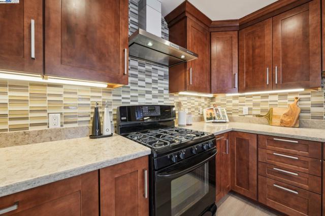 431 Alameda De Las Pulgas, Redwood City CA: https://media.crmls.org/mediaz/c95d0a44-8424-45a3-a75f-d317108b849c.jpg