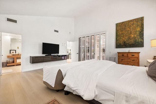 4 Lincoln Place, Rancho Mirage CA: https://media.crmls.org/mediaz/c95de726-0c52-481c-928e-68b29bb21884.jpg