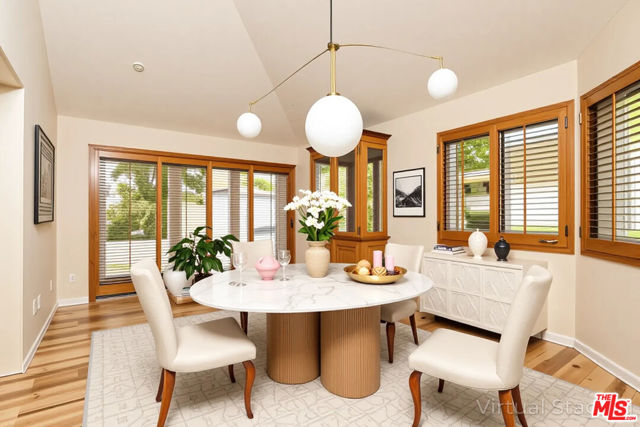4042 Stoneriver Court, Westlake Village CA: https://media.crmls.org/mediaz/c95de932-cc55-4800-b4dc-eff41c647590.jpg