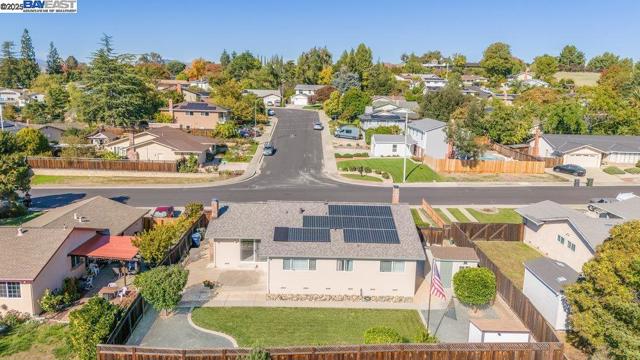 2845 Briarwood Dr, Livermore CA: https://media.crmls.org/mediaz/c95e2946-17a2-4dd7-bae1-bcd9709ef690.jpg