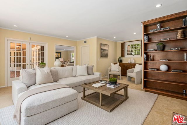 1376 San Ysidro Drive, Beverly Hills CA: https://media.crmls.org/mediaz/c95e6fb4-be93-47b6-99a2-f7babf2ebebd.jpg