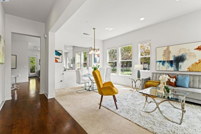 35607 Embassy Common, Fremont CA: https://media.crmls.org/mediaz/c95ec9a2-12ec-46c4-9b9e-a29cdfcd7e2d.jpg