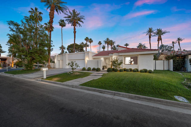 75465 Montecito Drive, Indian Wells CA: https://media.crmls.org/mediaz/c95ee436-6b58-4302-adbd-7fac9db5e0f6.jpg