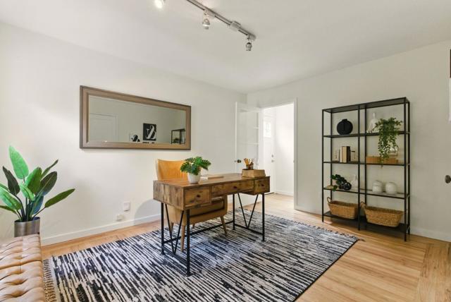 279 Oakhurst Place, Menlo Park CA: https://media.crmls.org/mediaz/c95f0829-2ef5-4ba4-87b0-10a1629c8dbd.jpg