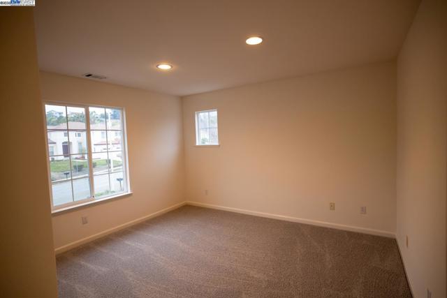 Image 14 of 24 For 343 Lower Vintners Cir
