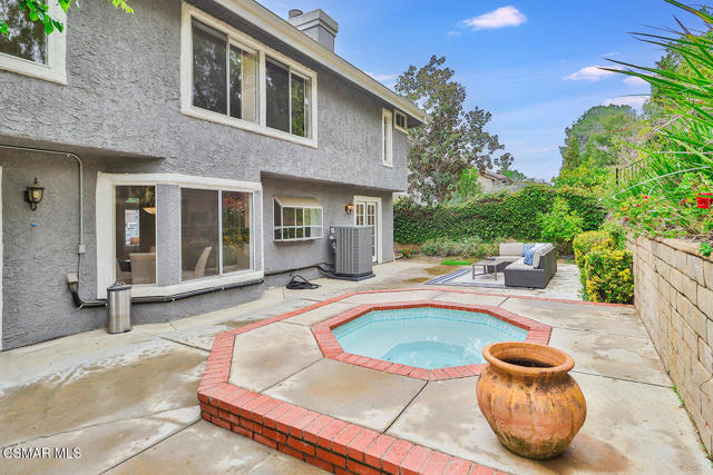 29153 Oakpath Drive, Agoura Hills CA: https://media.crmls.org/mediaz/c9603647-89fe-41d4-b5a0-bf16d36d6479.jpg