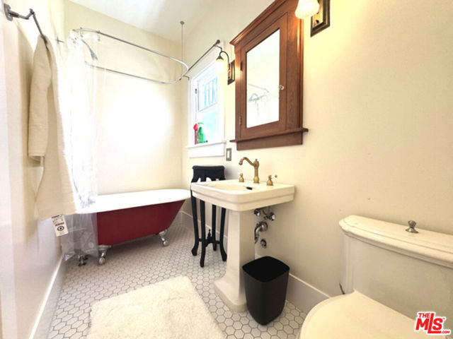 334 Belmont Avenue, Los Angeles CA: https://media.crmls.org/mediaz/c9604930-9df0-40b5-8c0a-5c3b770ddb7a.jpg