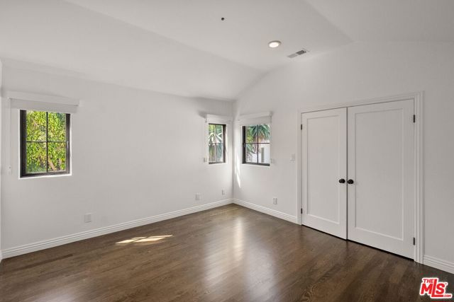 516 Lincoln Boulevard, Santa Monica CA: https://media.crmls.org/mediaz/c96055da-df9c-4c9a-bc02-b4e25fd0ac44.jpg
