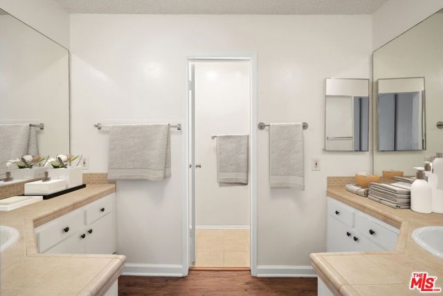 18002 Coastline Drive, Malibu CA: https://media.crmls.org/mediaz/c9605cfc-e8fa-487a-ba34-9bae6545ea15.jpg