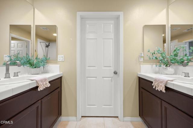 3102 N Oxnard Boulevard, Oxnard CA: https://media.crmls.org/mediaz/c9606c56-487b-4ec7-abf6-2f352e8617cd.jpg