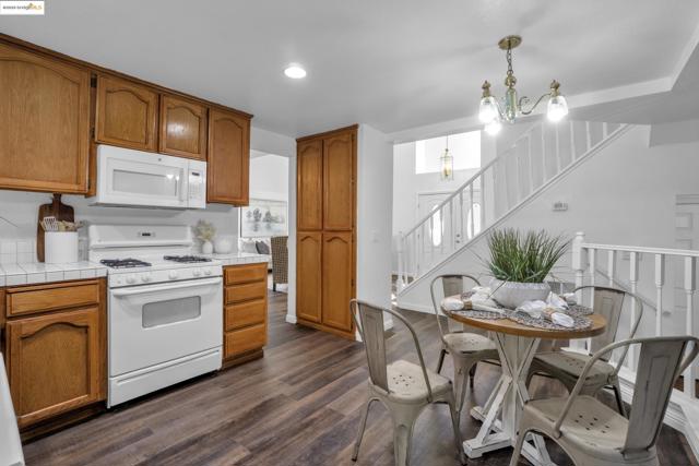 5014 Prairie Way, Antioch CA: https://media.crmls.org/mediaz/c9609416-9aae-48e9-8b88-931efb8e00a0.jpg