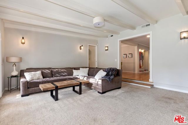 4219 Saugus Avenue, Sherman Oaks CA: https://media.crmls.org/mediaz/c960ada4-4b7b-49b0-91e5-81da44ad7950.jpg