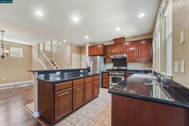 513 Lexington Dr, Vallejo CA: https://media.crmls.org/mediaz/c960e74c-aa28-4168-bd05-d13a1e56ff8f.jpg