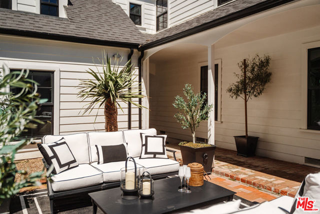 3100 Coldwater Canyon Avenue, Studio City CA: https://media.crmls.org/mediaz/c960f0e0-62b6-4983-92cc-b9f623a1eb3f.jpg