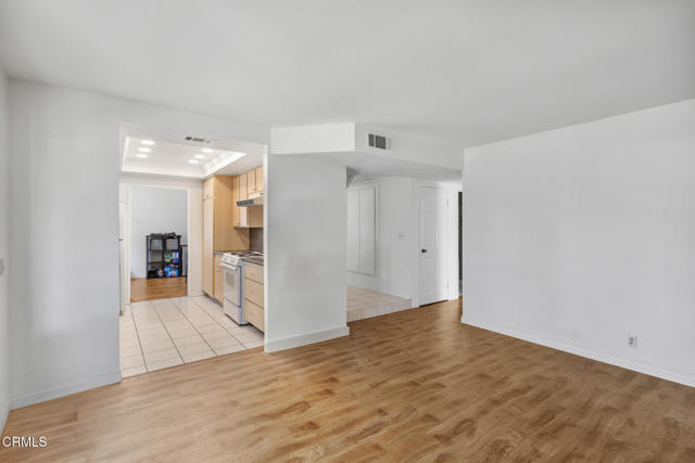 1461 Lexington Court, Camarillo CA: https://media.crmls.org/mediaz/c9615c87-796b-4535-9afc-7a1bed15eb30.jpg
