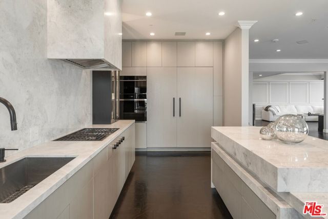 10490 Wilshire Boulevard, Los Angeles CA: https://media.crmls.org/mediaz/c9617190-19c7-4350-9bbc-fbd7ab317827.jpg