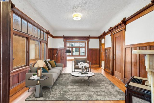 857 Athens Ave, Oakland CA: https://media.crmls.org/mediaz/c9619bed-6150-4534-867e-4e21007427f6.jpg