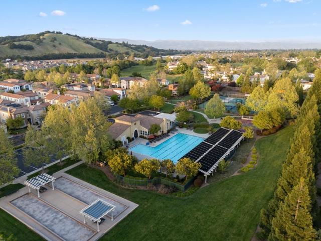 7531 Edinburgh Way, Gilroy CA: https://media.crmls.org/mediaz/c9620d0e-1f06-4dc0-88cf-2e77d76ef5a2.jpg