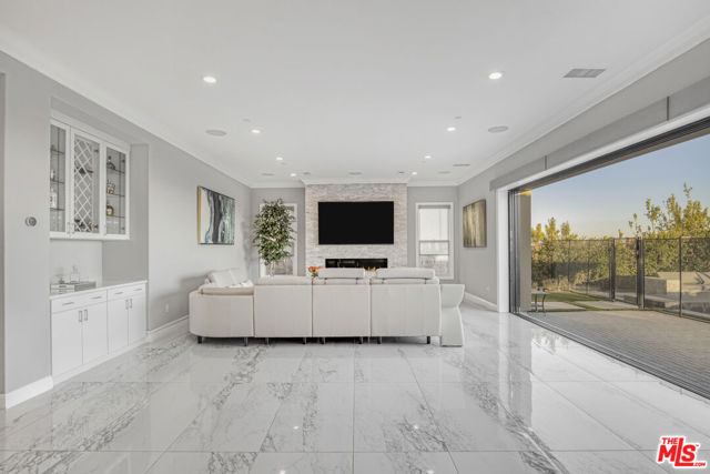 20254 Liverpool Way, Porter Ranch CA: https://media.crmls.org/mediaz/c9623d36-e372-422d-a4c8-ef0bf18a67f0.jpg