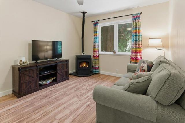 14780 Highway 9, Boulder Creek CA: https://media.crmls.org/mediaz/c96264e8-546a-43ea-8552-1329a5bc98d7.jpg