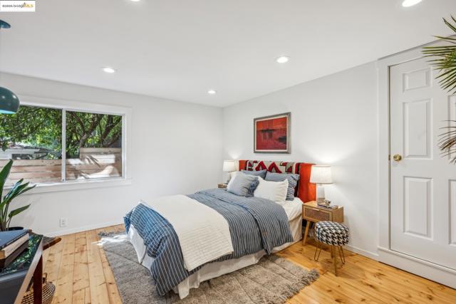 1310 Grizzly Peak Blvd, Berkeley CA: https://media.crmls.org/mediaz/c962722e-6e1e-4b55-b26b-c2275e1b4b3d.jpg