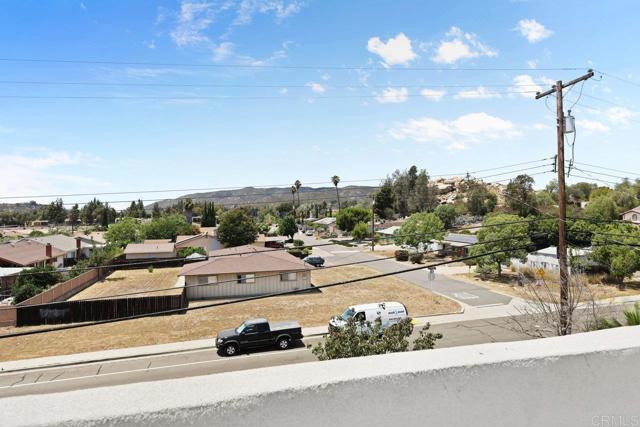 12953 Carriage Rd, Poway CA: https://media.crmls.org/mediaz/c962ab96-dab4-4ac3-bb14-82e61f5c14f4.jpg