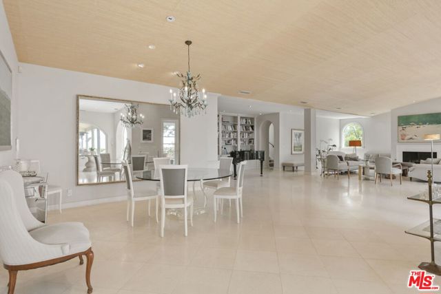 1634 Gilcrest Drive, Beverly Hills CA: https://media.crmls.org/mediaz/c962c784-f27a-44b6-8237-6a8db9269dbf.jpg