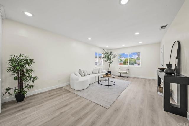 Detail Gallery Image 4 of 38 For 4733 Soria Dr, San Diego,  CA 92115 - 5 Beds | 3 Baths