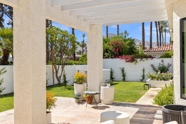75465 Montecito Drive, Indian Wells CA: https://media.crmls.org/mediaz/c9632ea8-2a9c-4d4a-a249-0009a0a156be.jpg