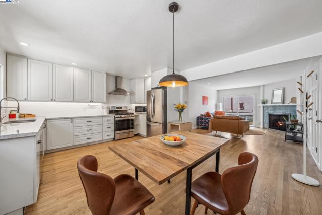 1233 Broadway, Alameda CA: https://media.crmls.org/mediaz/c96346b8-d958-4408-a22d-cbec44ccbb7e.jpg