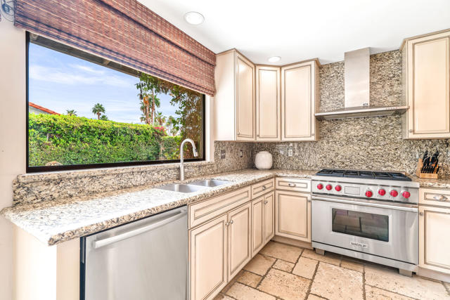 2305 E Sonora Road, Palm Springs CA: https://media.crmls.org/mediaz/c9636635-4c83-4ac9-94fe-f6e2cdcc708b.jpg